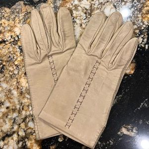 Beautiful Vintage Hermes Lambskin Gloves - Size 6 - Classic H Stitching